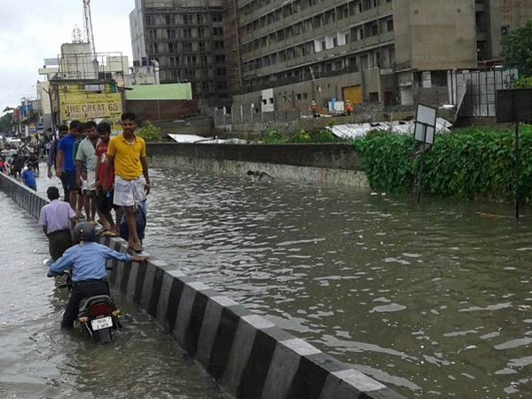 बारिश से राहत नहीं
