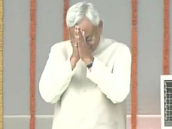 नीतीश कुमार ने ली सीएम पद की शपथ, तेजस्वी- तेज बने मंत्री