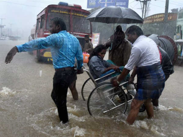 Chennai Rain Pics: मरीज बेहाल हैं