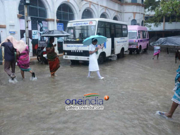 Chennai Rain Pics: अस्पतालों में घुसा पानी
