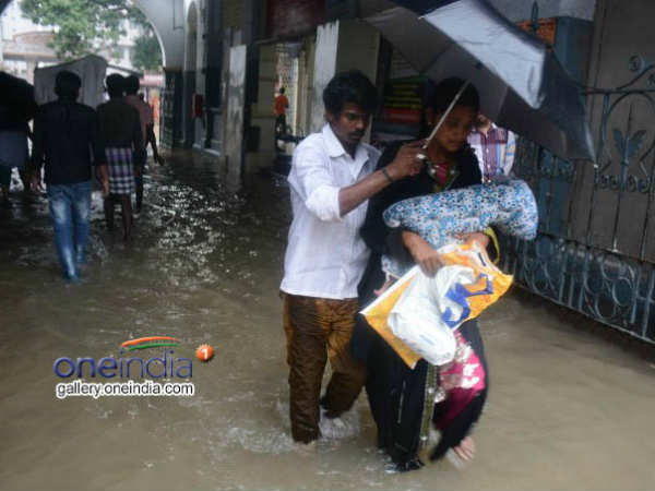 Chennai Rain Pics: बारिश के बीच पैदा हुआ बच्चा