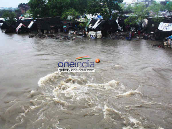 Chennai Rain Pics: घरों में घुसा पानी