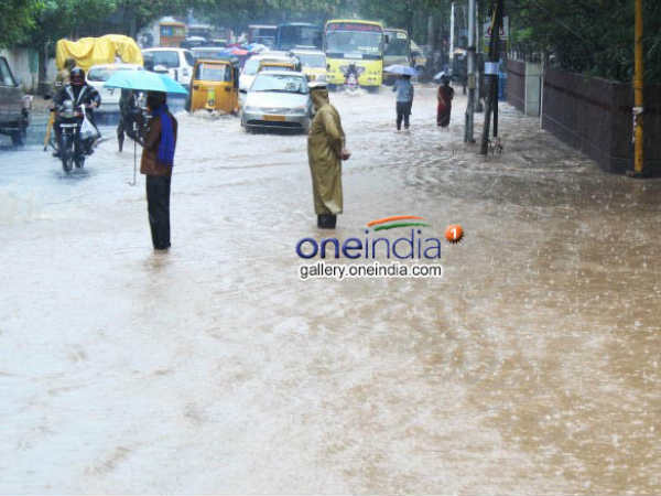 Chennai Rain Pics: सड़कों का मंजर