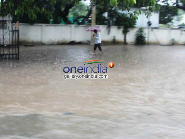Chennai Rain Pics: सड़कों का मंजर