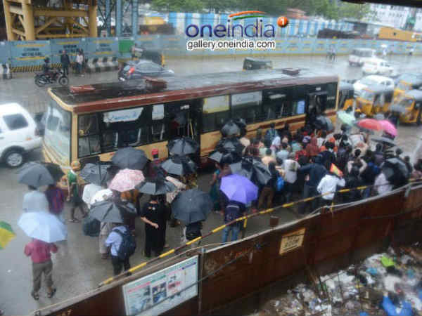 Chennai Rain 2015 Pics: यातायात प्रभावित