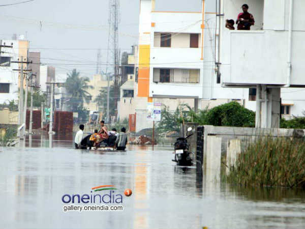 Chennai Rain 2015 Pics: गलियां बारिश की