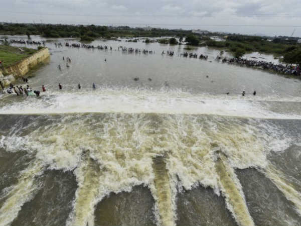 Chennai Rain 2015 Pics: सड़क है समुंदर नहीं