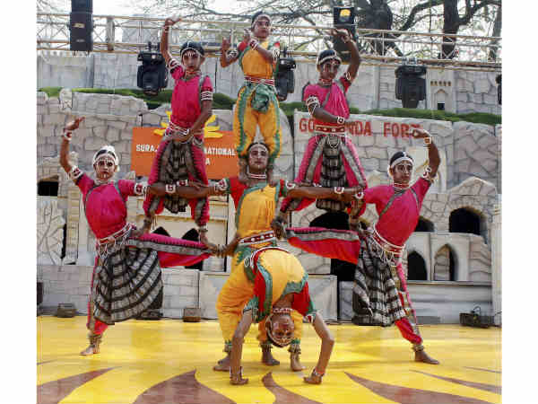 कहां-कहां से आये कलाकार
