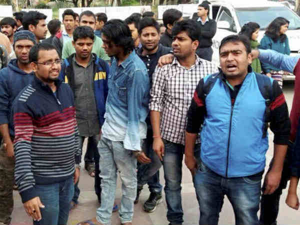 उम्मीदवारों के बीच होगी डिबेट