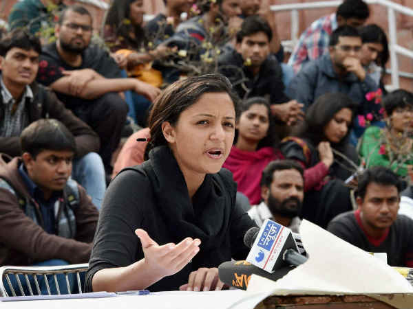 दो टुकड़ों में बंटा राष्ट्र