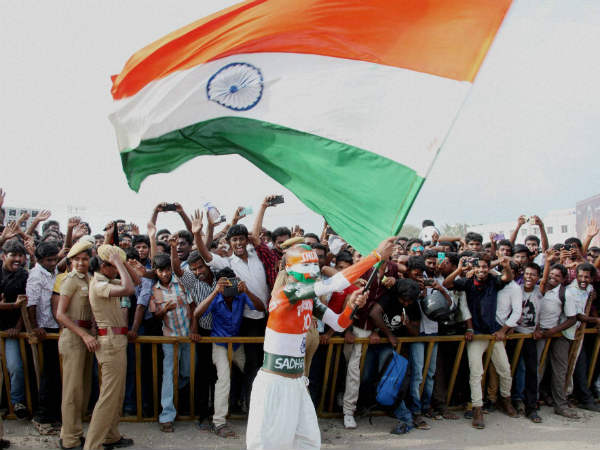 एक किसान ने डिजायन किया तिरंगा, अब लहराएगा यूनिवर्सिटीज | Do you know these  facts about Indian Tricolour - Hindi Oneindia
