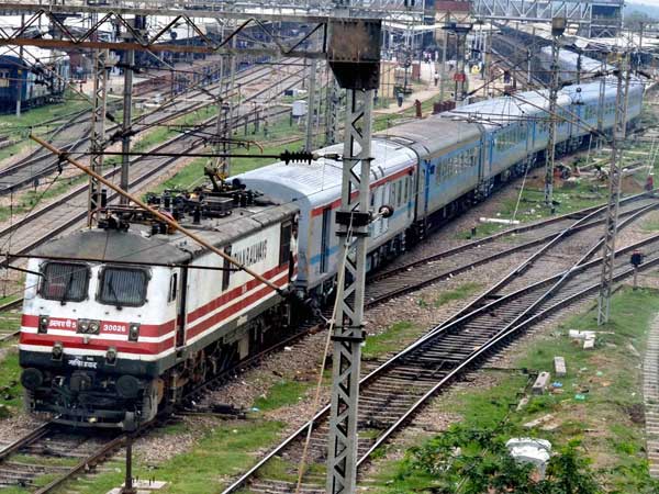 इन दिनों ये ट्रेन बनीं बुलेट ट्रेन