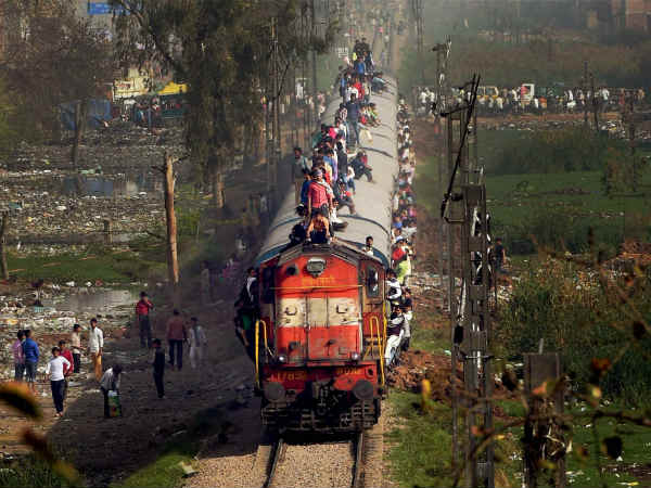 ट्रेनों में भीड़ 