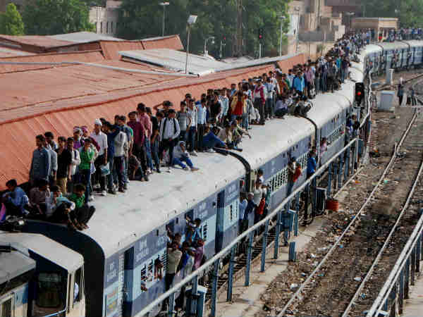 ट्रेन में भीड़ 