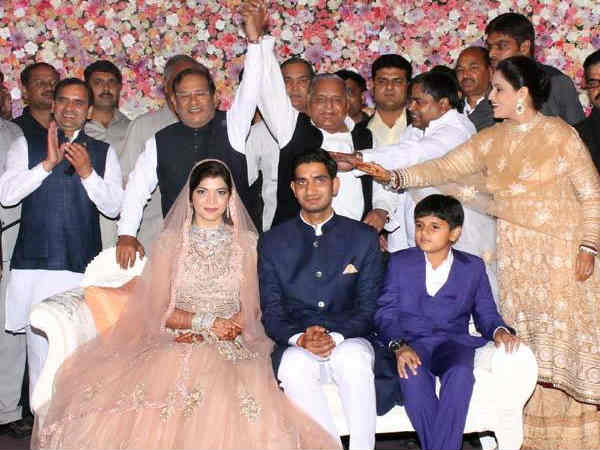 %u0906%u0926%u093F%u0924%u094D%u092F-%u0930%u093E%u091C%u0932%u0915%u094D%u0937%u094D%u092E%u0940 %u0915%u0947 %u0930%u093F%u0938%u0947%u092A%u094D%u0936%u0928 %u0915%u0940 %u0924%u0938%u094D%u0935%u0940%u0930%u0947%u0902