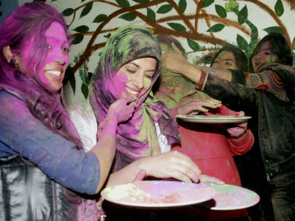 %u0930%u0902%u0917%u094B%u0902 %u0915%u0947 %u0924%u094D%u092F%u094C%u0939%u093E%u0930 %u0939%u094B%u0932%u0940 %u0938%u0947 %u0938%u092E%u094D%u092C%u0928%u094D%u0927%u093F%u0924 %u0926%u0902%u0924 %u0915%u0925%u093E%u090F%u0902