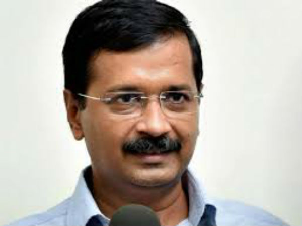 पीएम मोदी ने होली पर 100 से अधिक लोगों को किया फॉलो