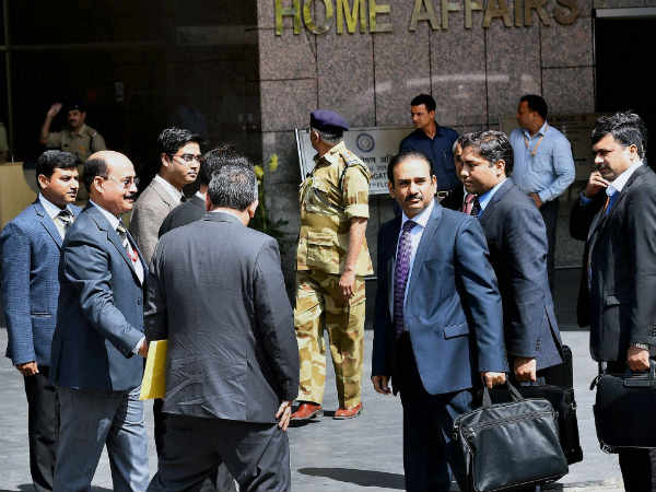 पाक का जांच दल और विवाद