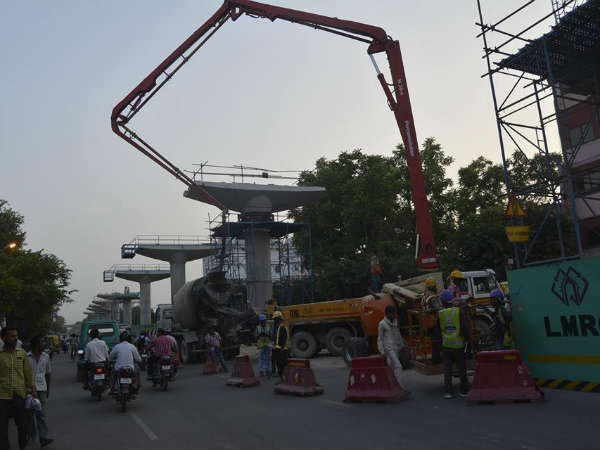 लखनऊ मेट्रो को 3300 करोड़ का धक्का