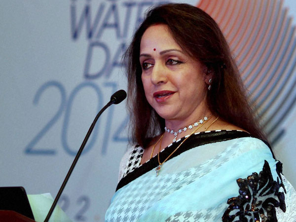 Three vehicle of Hema Malini's convoy met with accident Three vehicle of Hema Malini's convoy met with accident