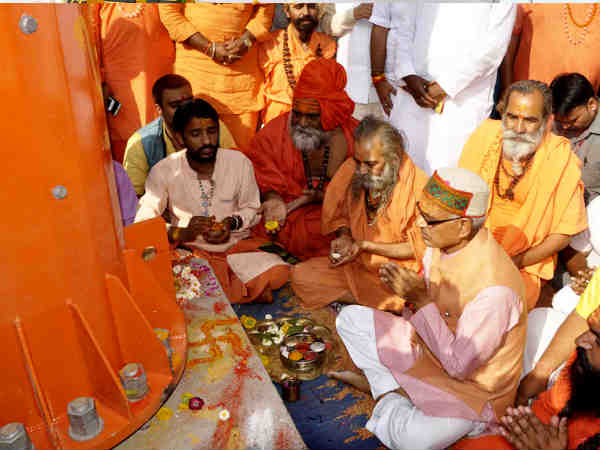 सिंहस्थ कुंभ मेला 2016: 131 फुट ऊंचे त्रिशूल ने बटोरी सुर्खियां