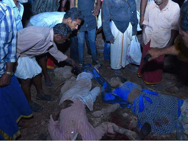 कोलम अग्निकांड की तस्वीरें 