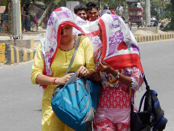 गर्मी से बेहाल लोग, पिछले दो हफ्ते में 150 लोगों की मौत