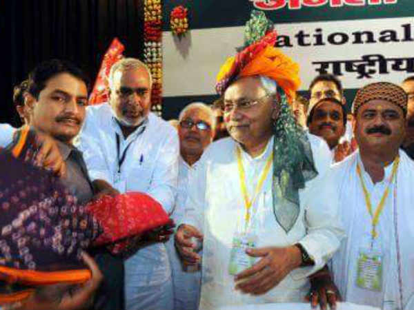 नीतीश की ताजपोशी 