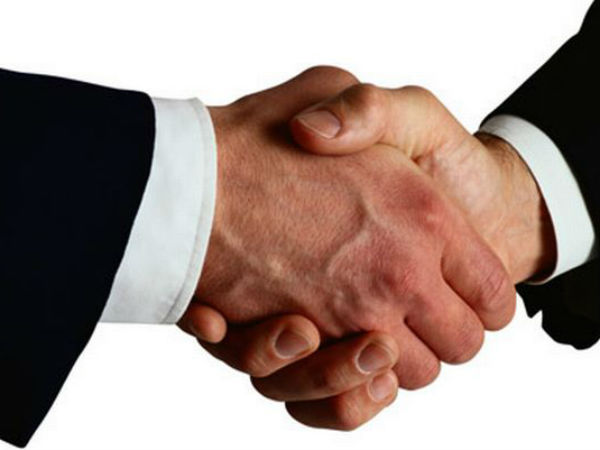 handshake-switzerland-muslim-student-teachers handshake-switzerland-muslim-student-teachers