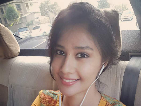 Airtel Failure Forces 4G Girl Sasha Chettri to Quit and Join Reliance Jio: False News Airtel Failure Forces 4G Girl Sasha Chettri to Quit and Join Reliance Jio: False News