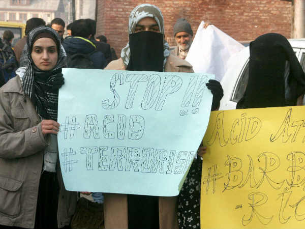 Bihar: Teacher throws acid on girl in Sitamarhi Bihar: Teacher throws acid on girl in Sitamarhi
