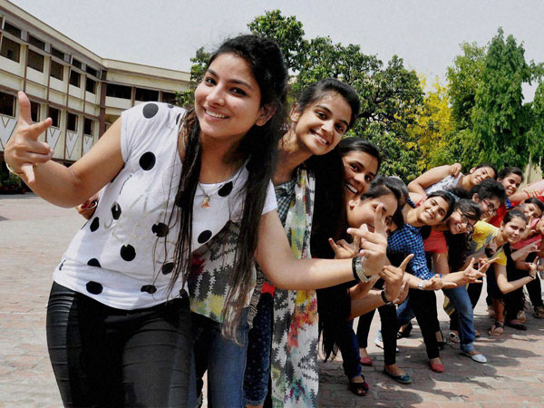 TOP 5 में 11 बेटियां, देखें उनके नाम 