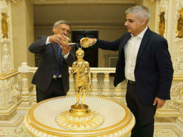 तस्‍वीरें: जब मंदिर पहुंचे लंदन के मेयर सादिक खान