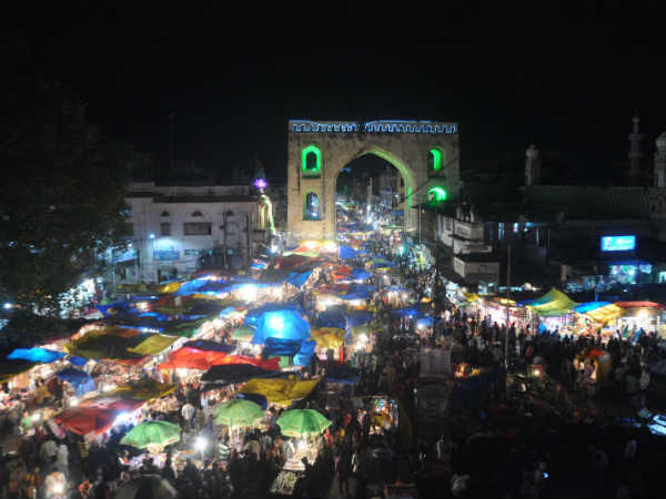 देखें तस्‍वीरें: जोश के साथ देश भर में मनाई जा रही है ईद