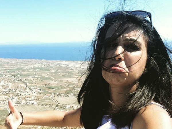 मिलिए रीयल 'क्वीन' से जो बिना पति के निकली हनीमून पर