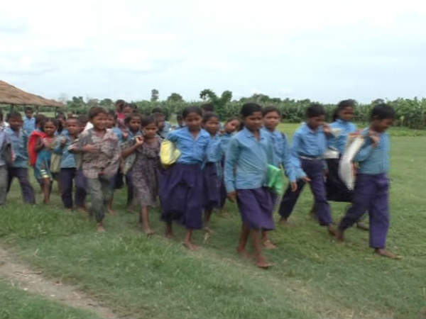 मौसम के मिजाज से होती है इस स्कूल में पढ़ाई, जानिए पूरा मामला