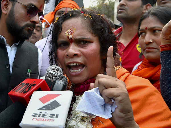 यूपी: साध्वी प्राची का बड़ा बयान, कहा- सरकार अध्यादेश लाकर बनवाए राम मंदिर, कांग्रेस पर कसा तंज यूपी: साध्वी प्राची का बड़ा बयान, कहा- सरकार अध्यादेश लाकर बनवाए राम मंदिर, कांग्रेस पर कसा तंज