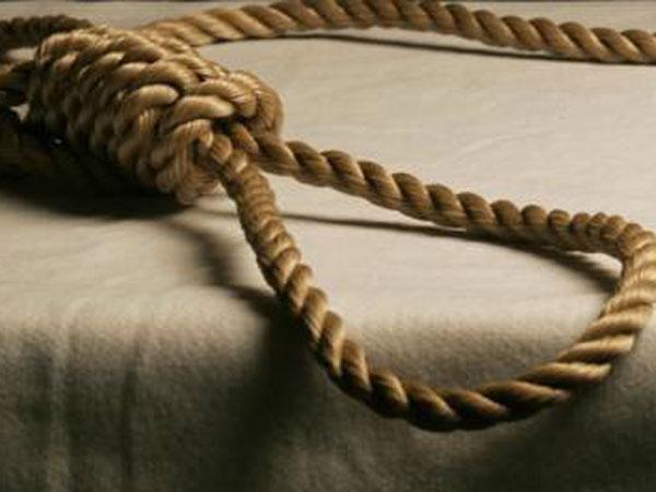 30 जुलाई पुलिसवाले ने लगाई थी फांसी