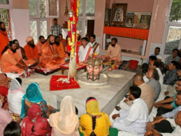 पूजा का दौर