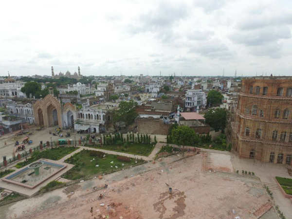 पुराना लखनऊ अब नये लखनऊ से अलग बना रहा पहचान