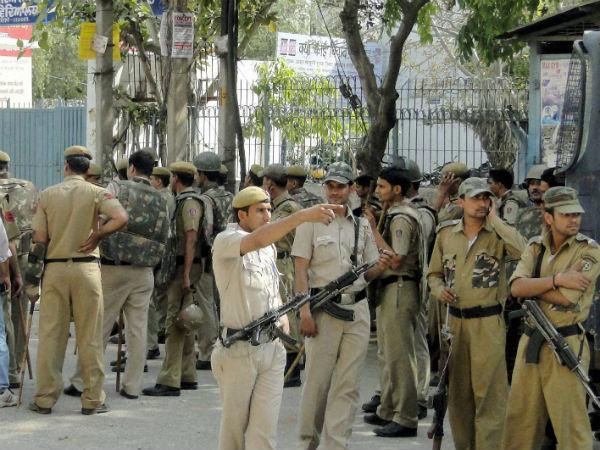 Delhi: Government Ministries are on Target of Terrorist, High Alert, Security tight on Public Palace Delhi: Government Ministries are on Target of Terrorist, High Alert, Security tight on Public Palace