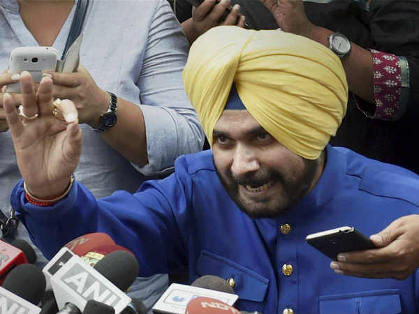 पुलवामा हमले को लेकर दिए बयान पर विवाद
