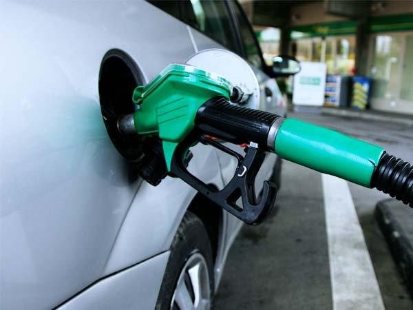 petrol diesel prices cut by rupee 1 and 2 per litre respectively petrol diesel prices cut by rupee 1 and 2 per litre respectively