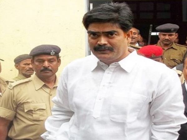 घर में मिले हथियार और ISI से लिंक होने का दावा