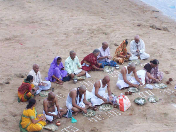 कैसे किया जाता है श्राद्ध