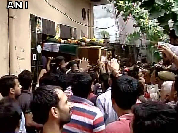 ये समय फर्ज निभाने का