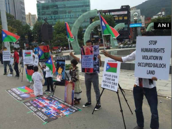 अंतरराष्ट्रीय स्तर पर पाकिस्तानी अत्याचार के खिलाफ बलूच कार्यकर्ताओं ने किया विरोध अंतरराष्ट्रीय स्तर पर पाकिस्तानी अत्याचार के खिलाफ बलूच कार्यकर्ताओं ने किया विरोध
