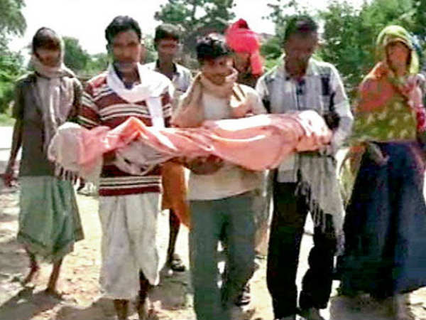 8 hour ordeal, man carries son’s body for post mortem in his lap 8 hour ordeal, man carries son’s body for post mortem in his lap