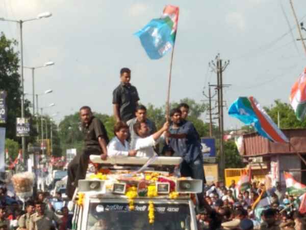 राहुल गांधी के साथ थे राज बब्बर