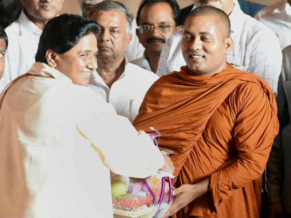 घर छोटा है इसलिए सरकारी बंगले में रहती हैं माया